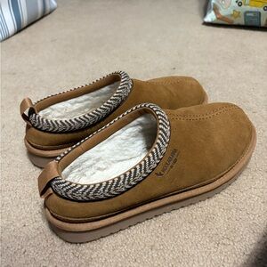 Koolaburra Ugg Tan Ankle Booties